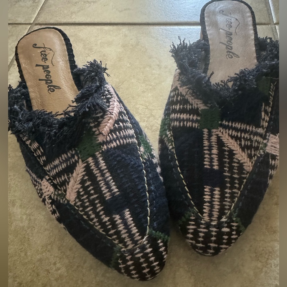 New Never Worn Free People Woven Slides Size 38